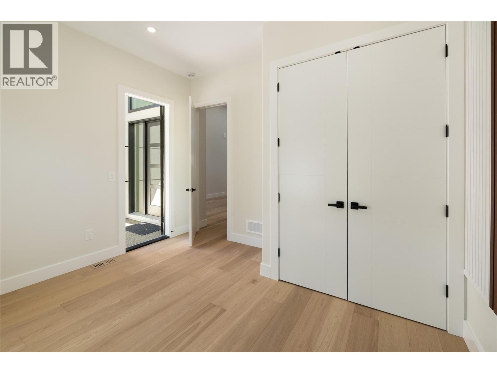 979 Loseth Drive Property Photo 36