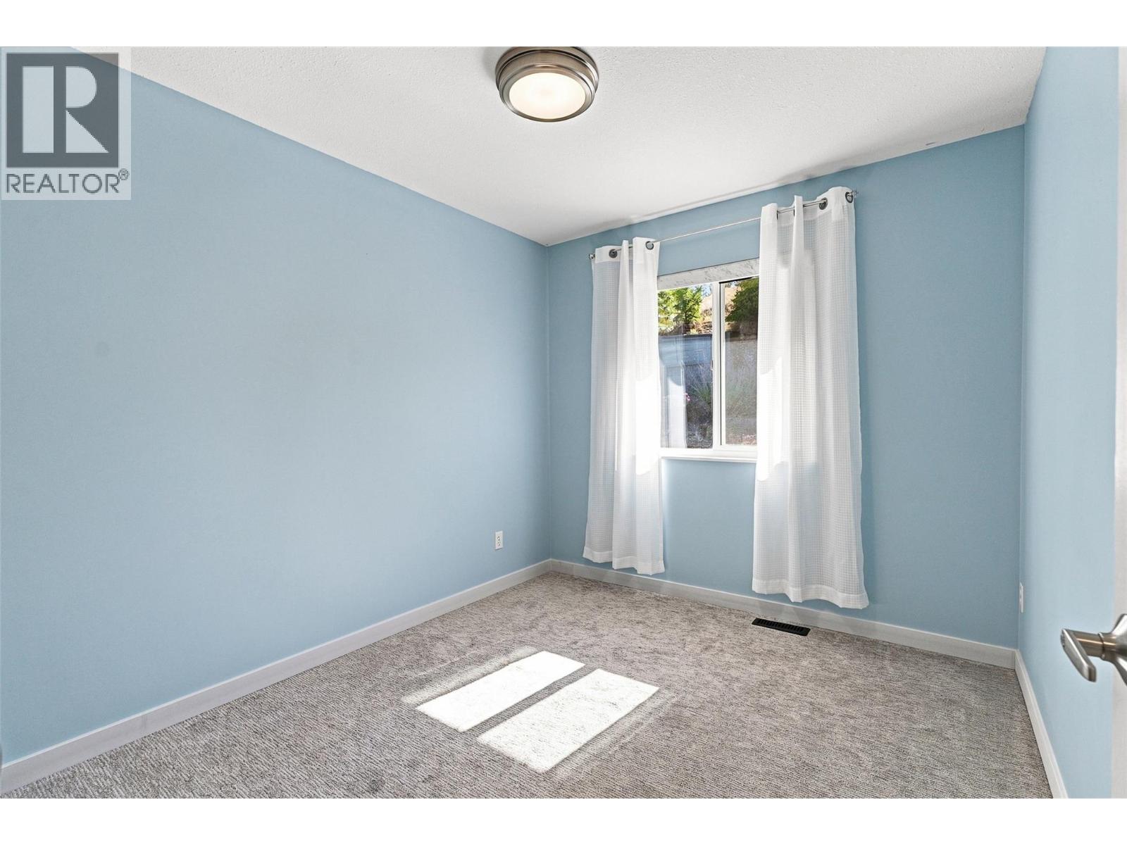 913 Greystone Crescent Property Photo 35