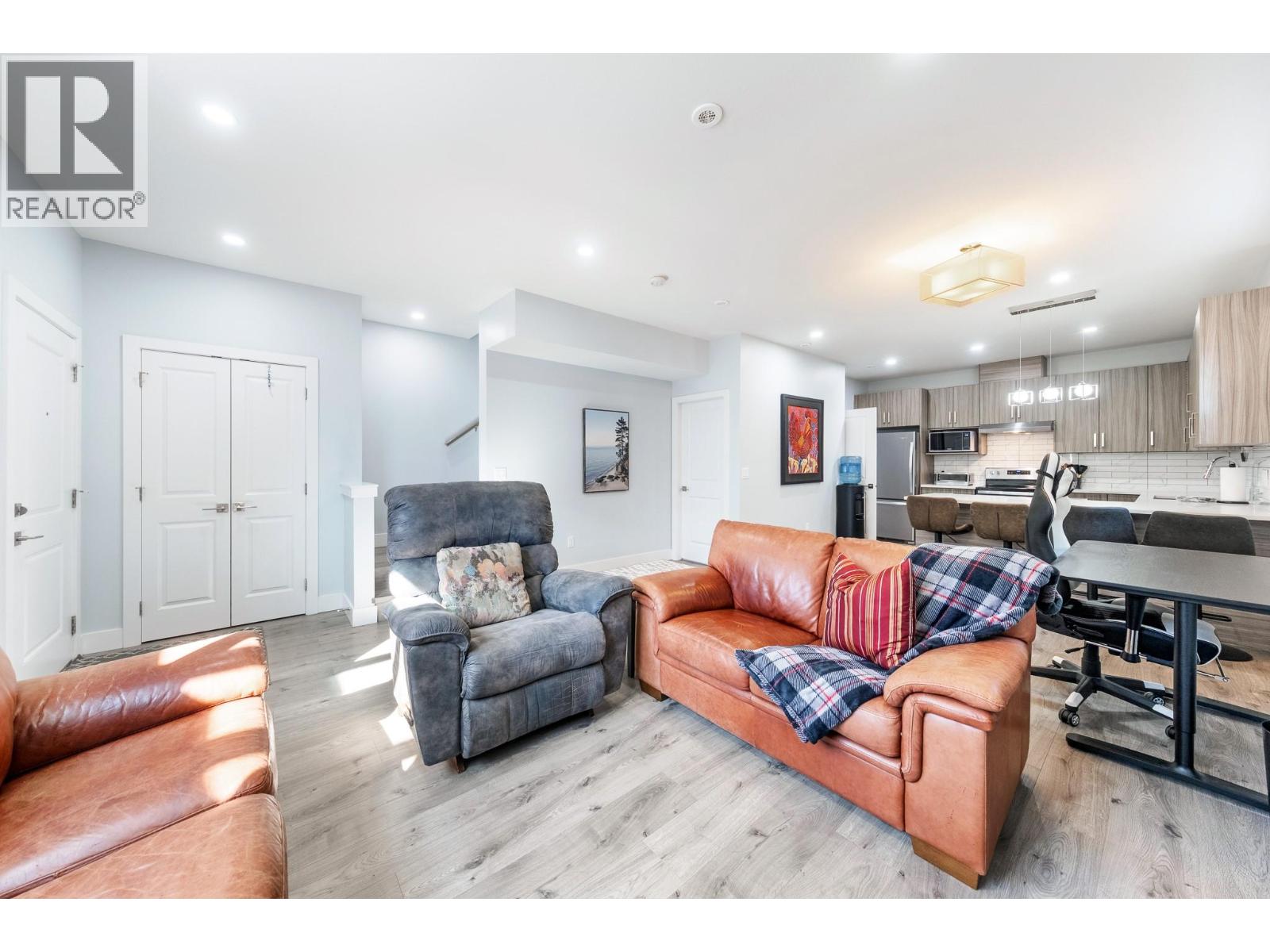 825 Cadder Avenue Unit# 4 Property Photo 8