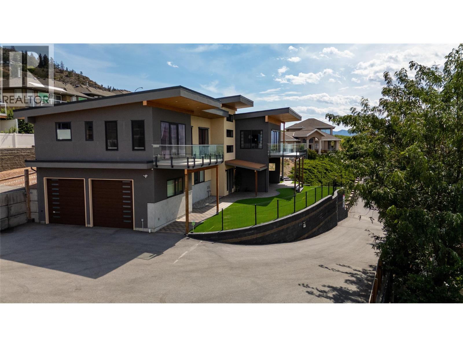 3984 Finnerty Road Property Photo 4