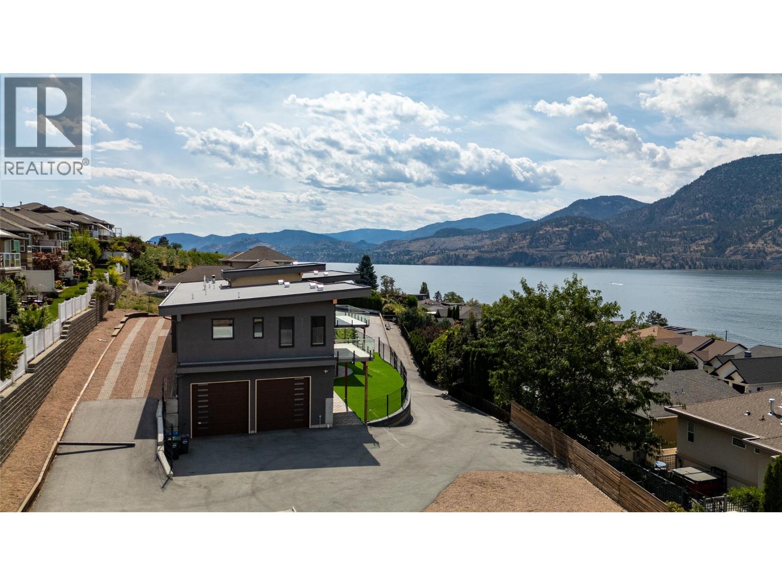 3984 Finnerty Road Property Photo 13