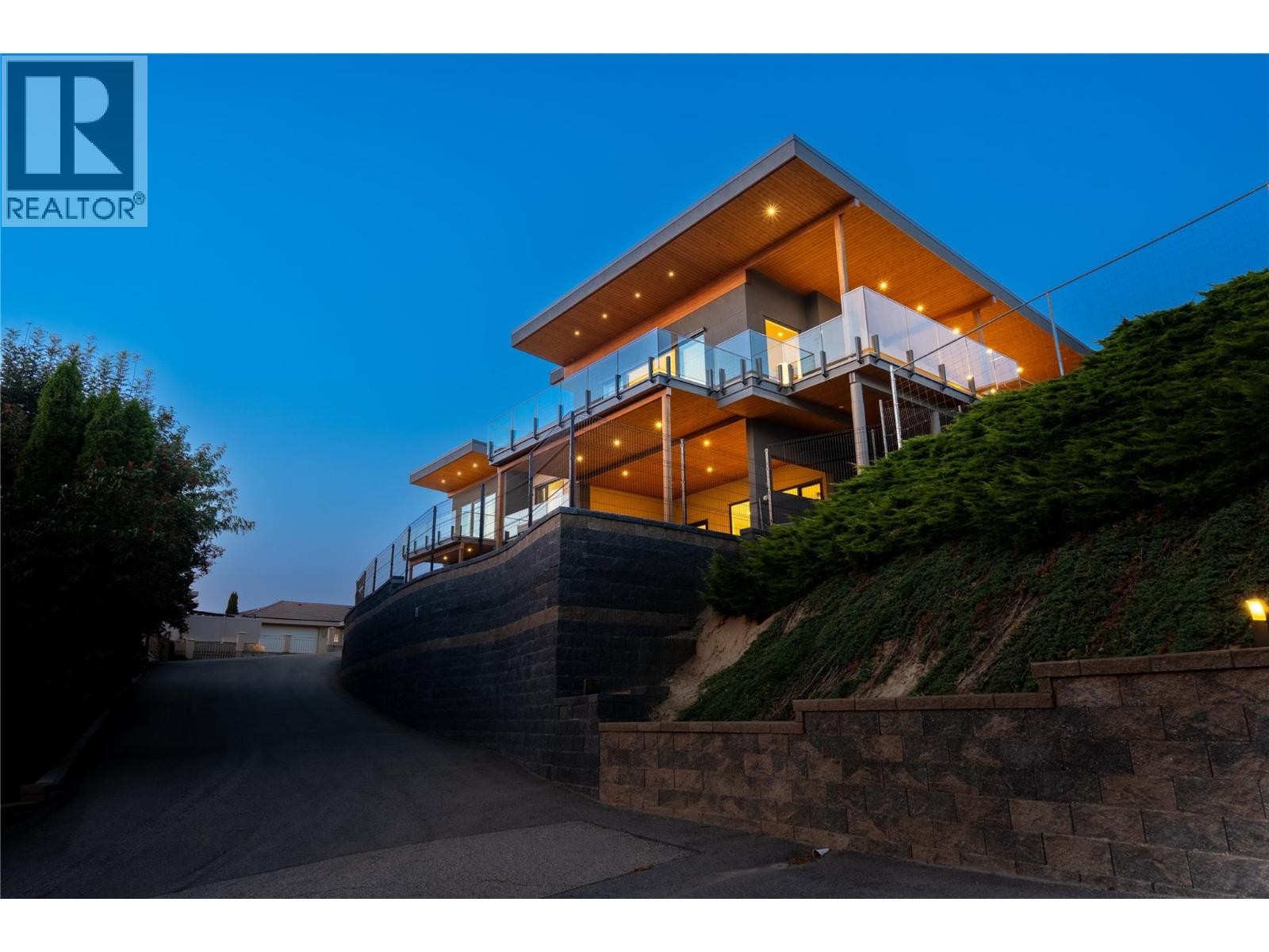 3984 Finnerty Road Property Photo 14