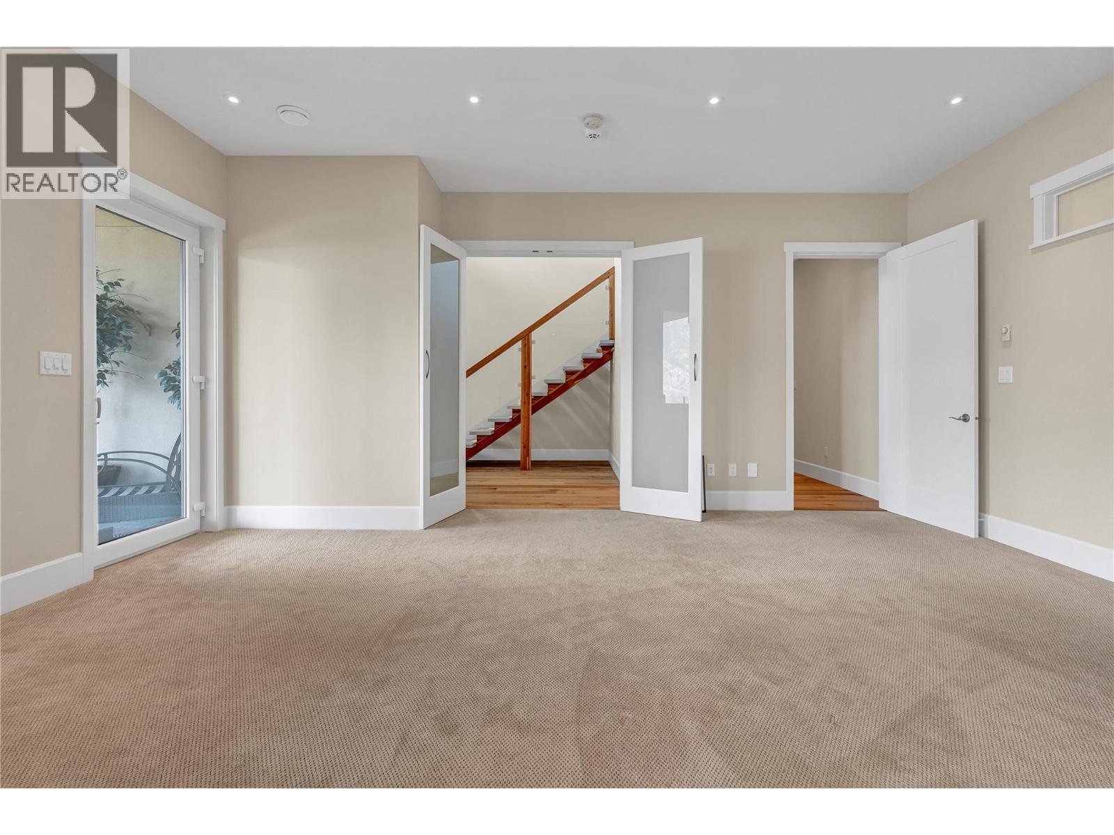 3984 Finnerty Road Property Photo 18