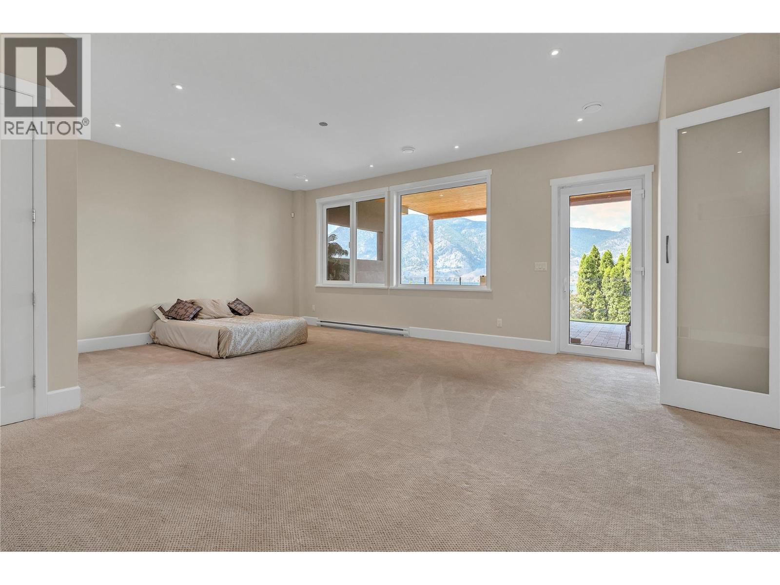 3984 Finnerty Road Property Photo 20