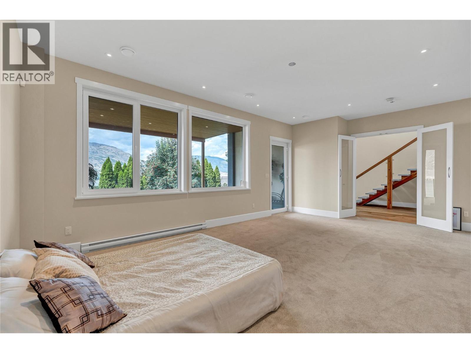 3984 Finnerty Road Property Photo 21