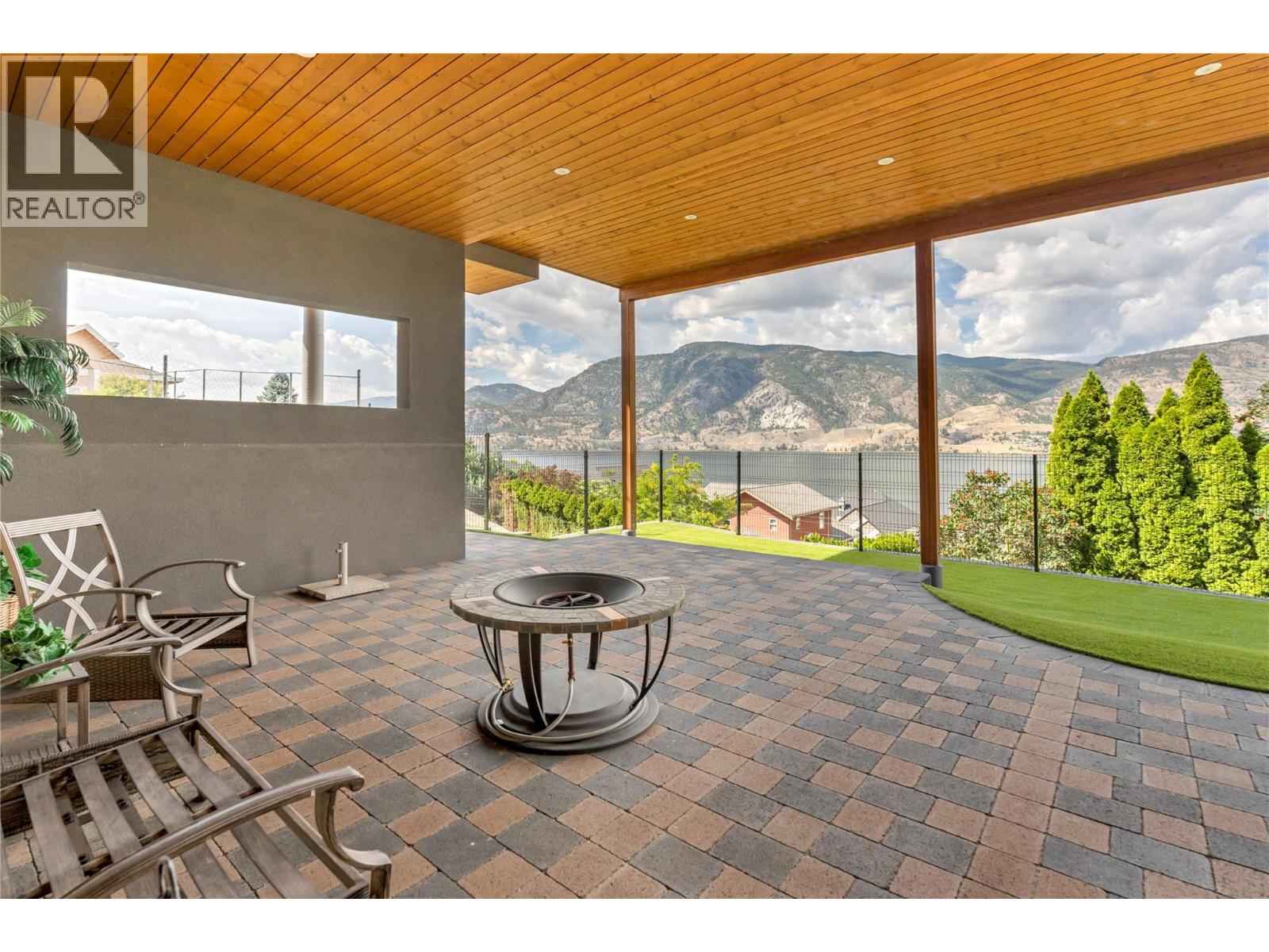 3984 Finnerty Road Property Photo 24