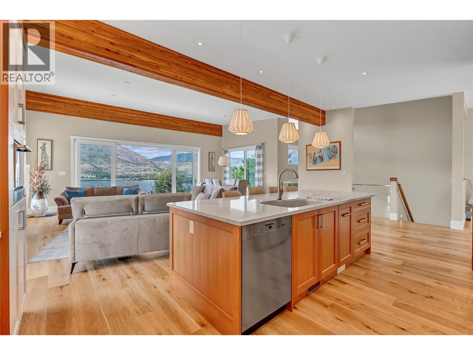 3984 Finnerty Road Property Photo 32