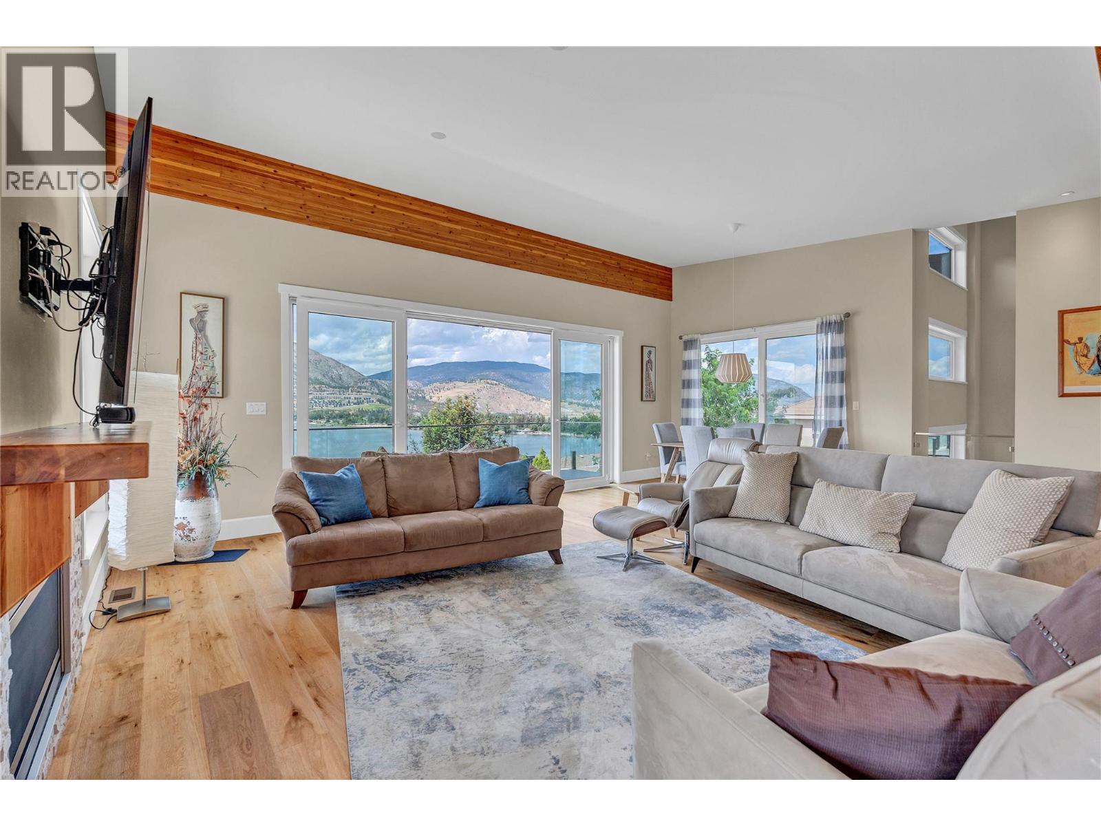 3984 Finnerty Road Property Photo 35