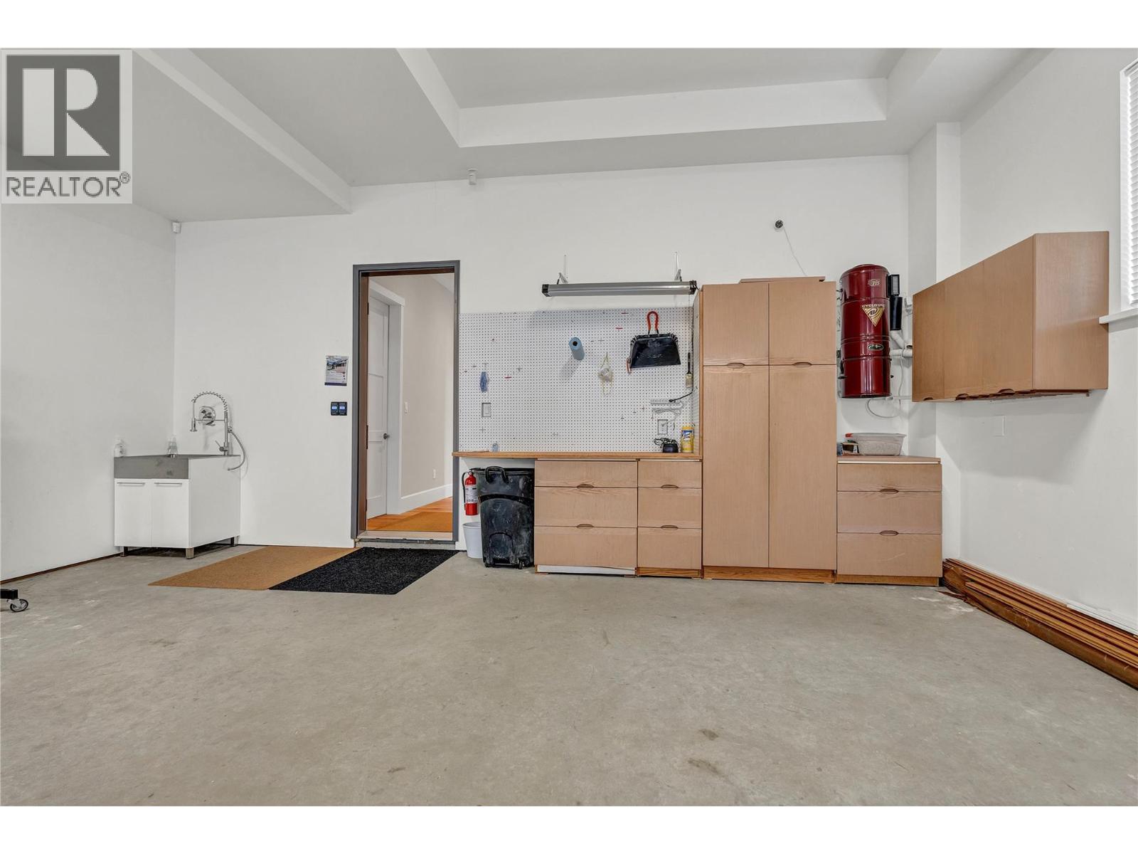 3984 Finnerty Road Property Photo 79
