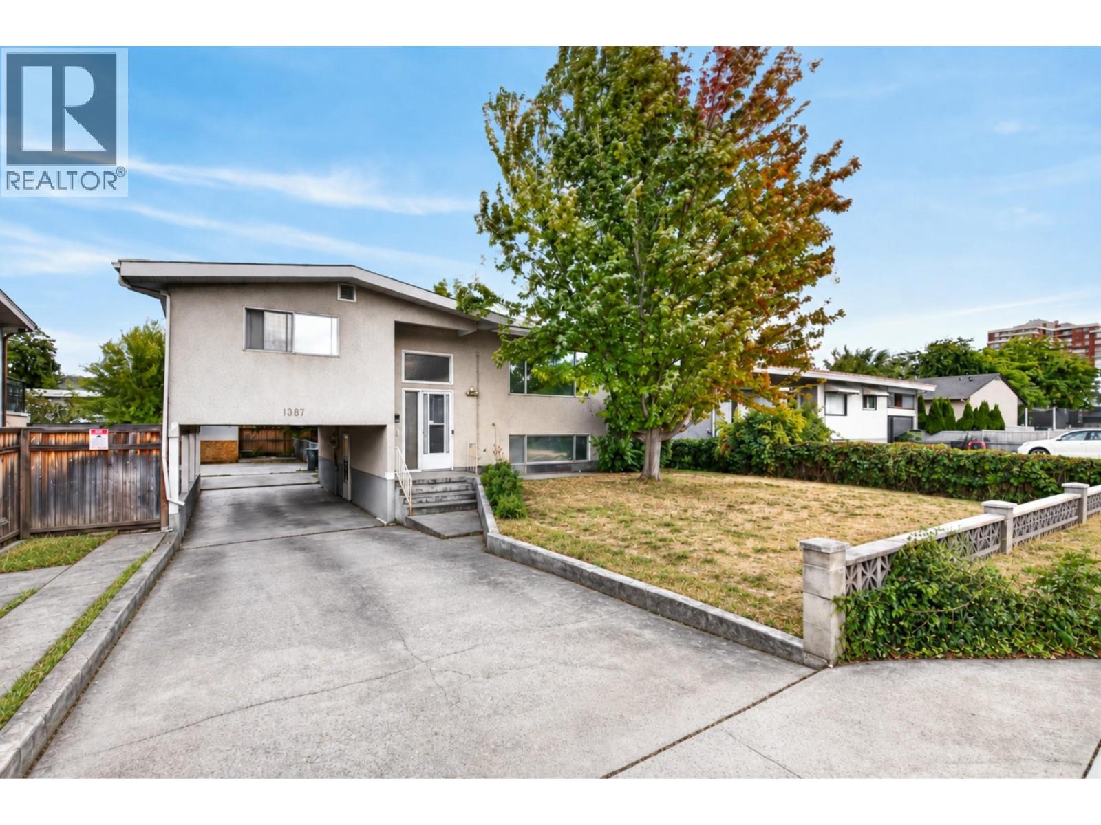 1387 Gordon Drive Property Photo 1