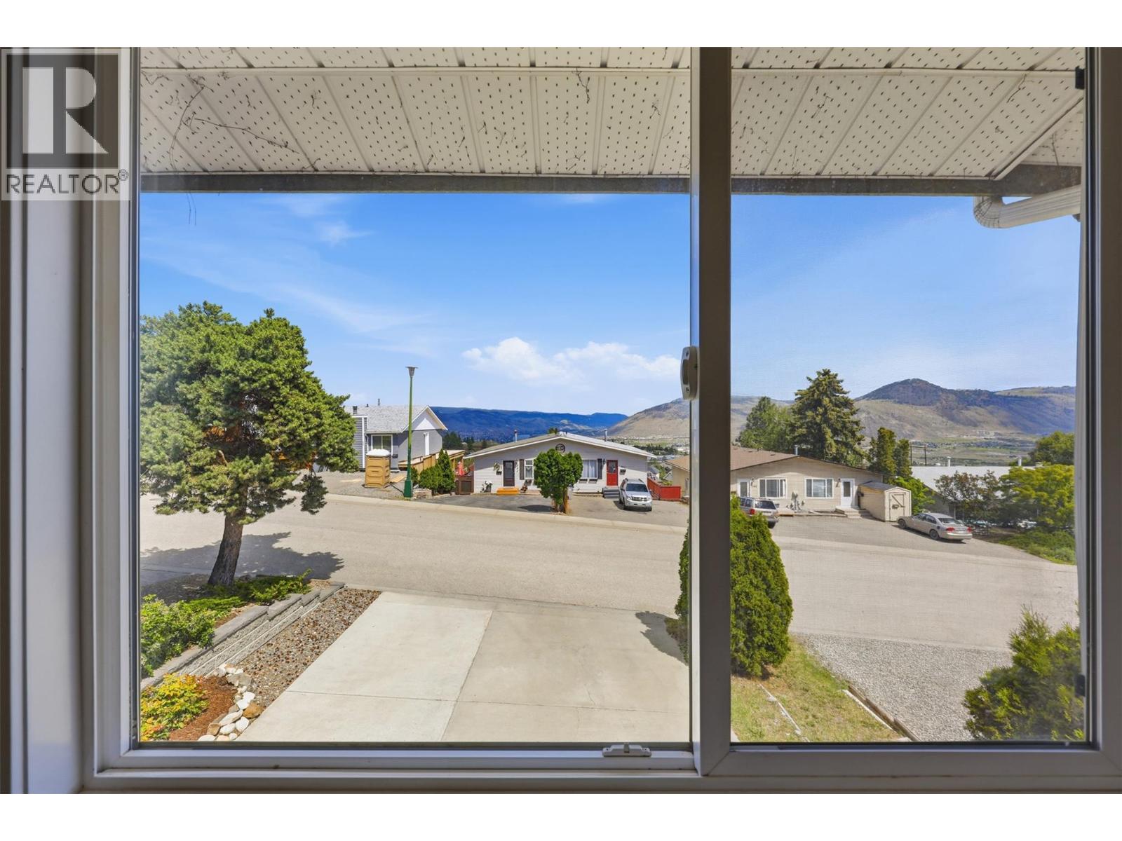 393 Waddington Drive Property Photo 11