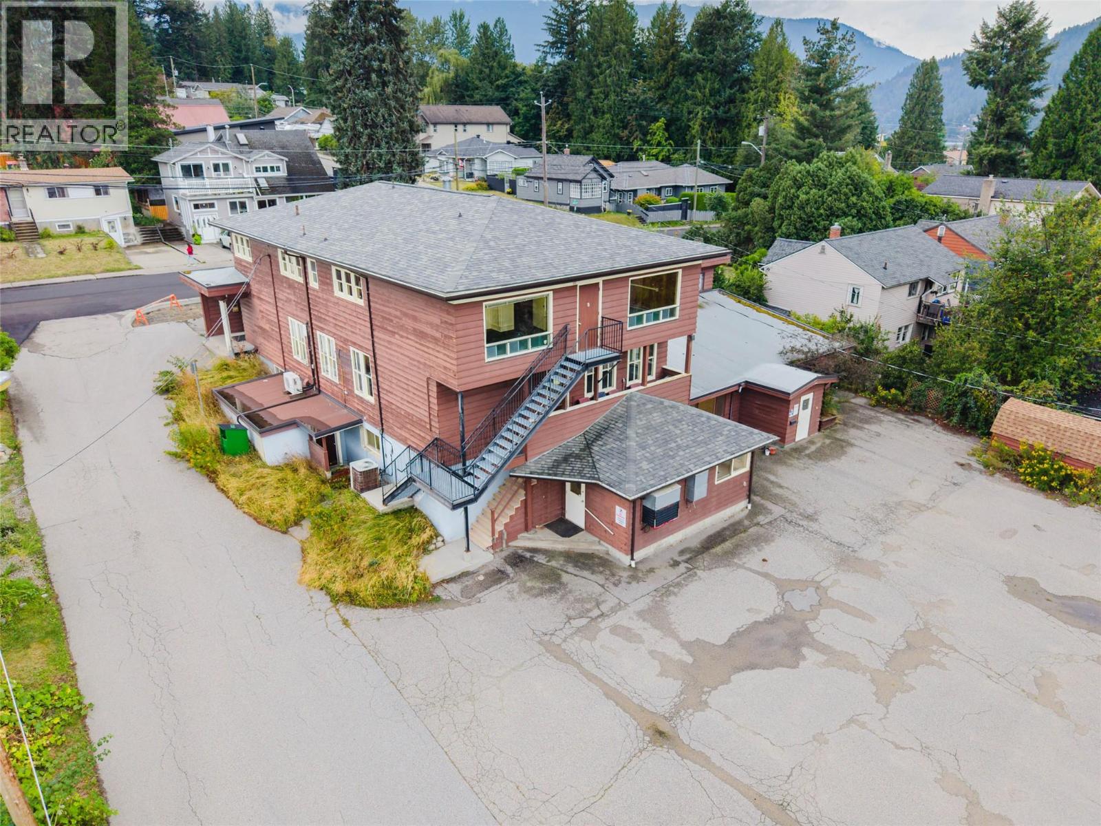 905-909 Gordon Street Property Photo 4