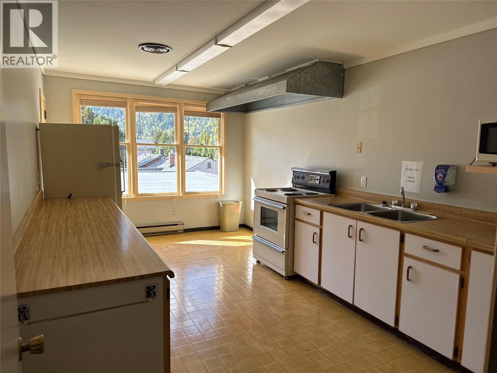 905-909 Gordon Street Property Photo 29