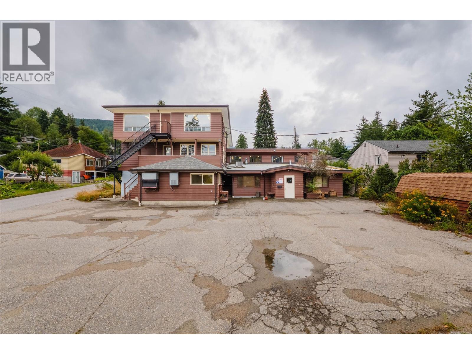 905-909 Gordon Street Property Photo 35