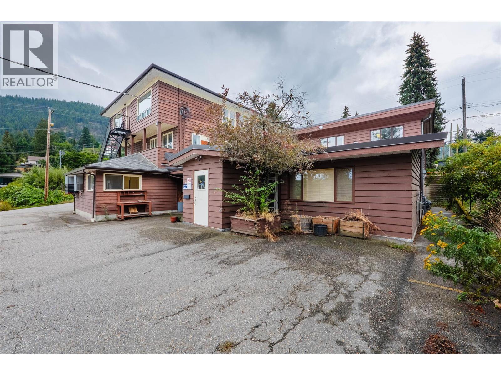 905-909 Gordon Street Property Photo 36