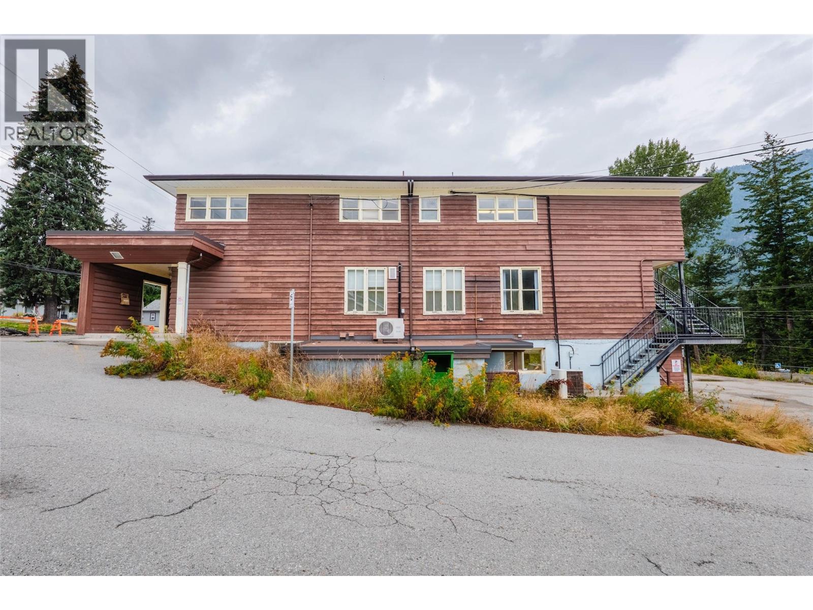 905-909 Gordon Street Property Photo 42