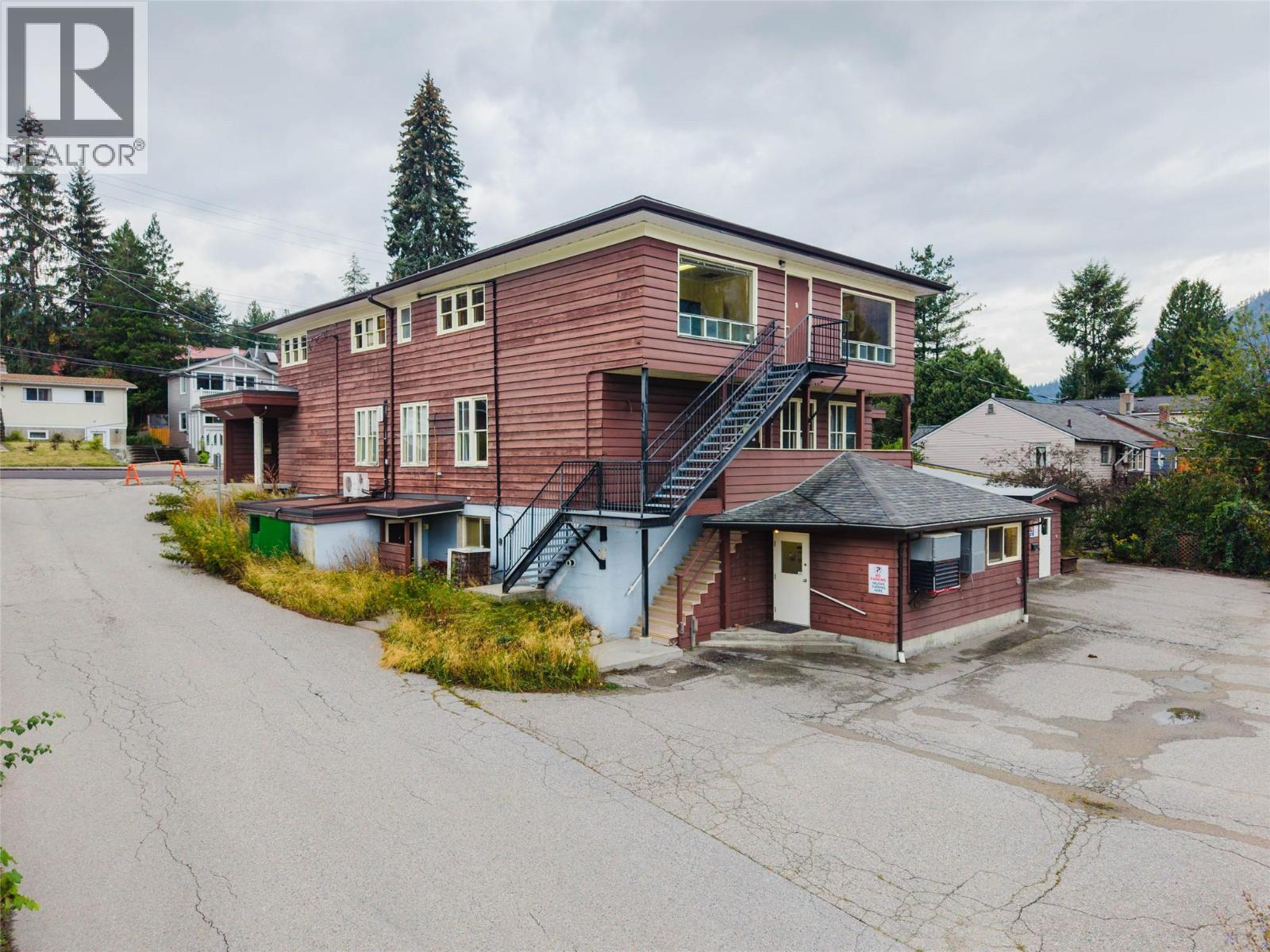905-909 Gordon Street Property Photo 45