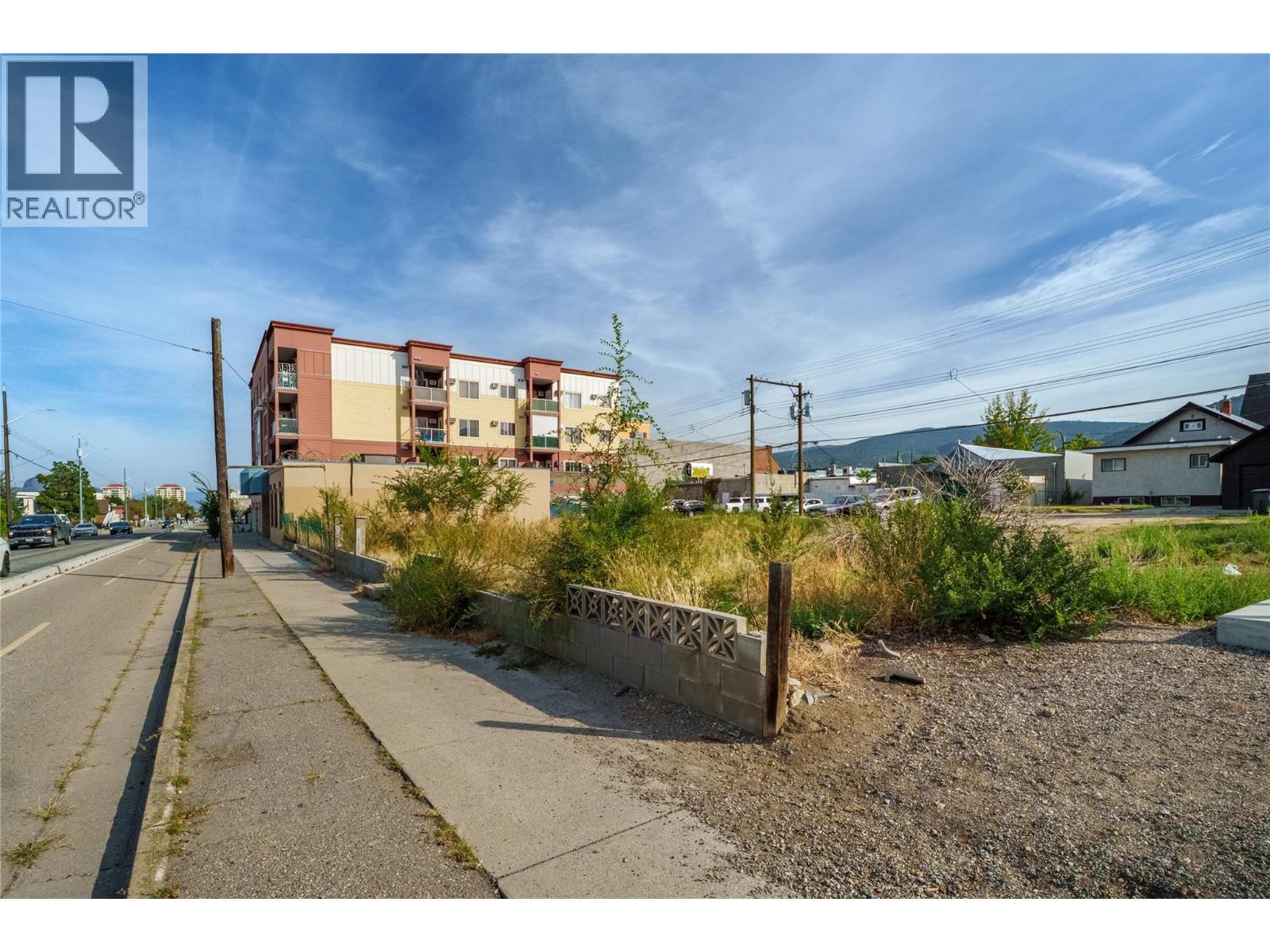 686 Martin Street Property Photo 24
