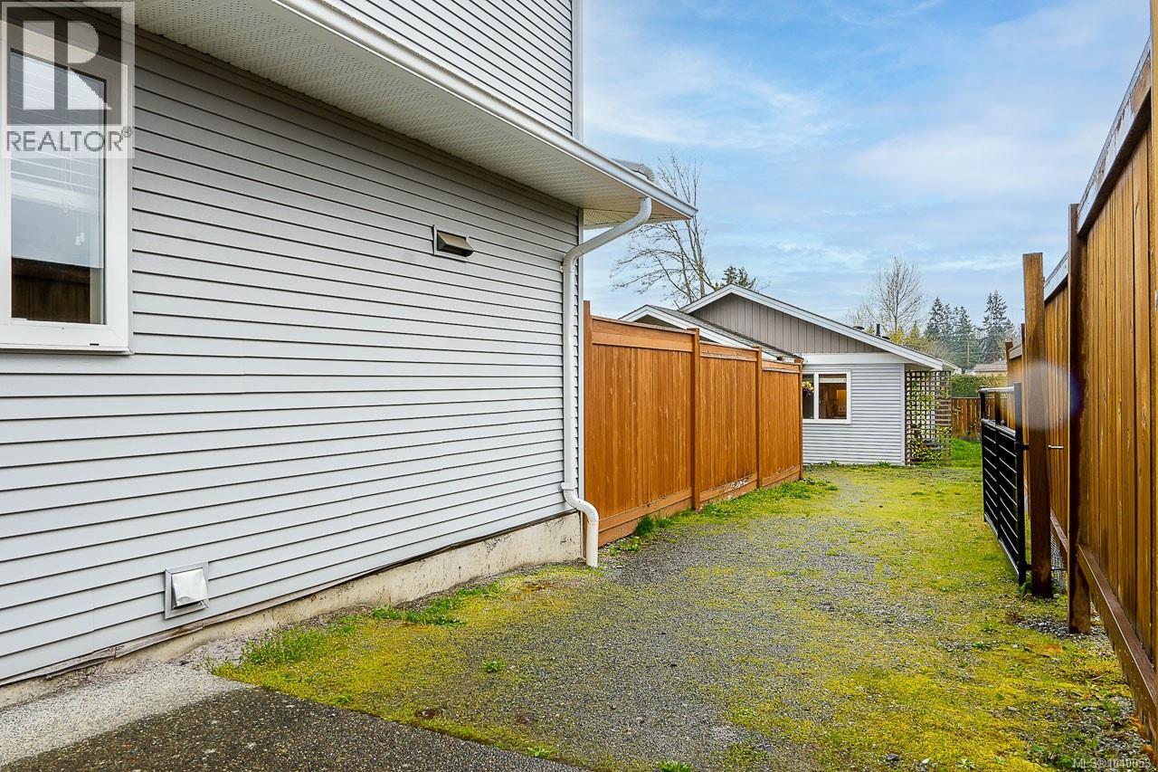 3180 Gilana Pl Property Photo 4