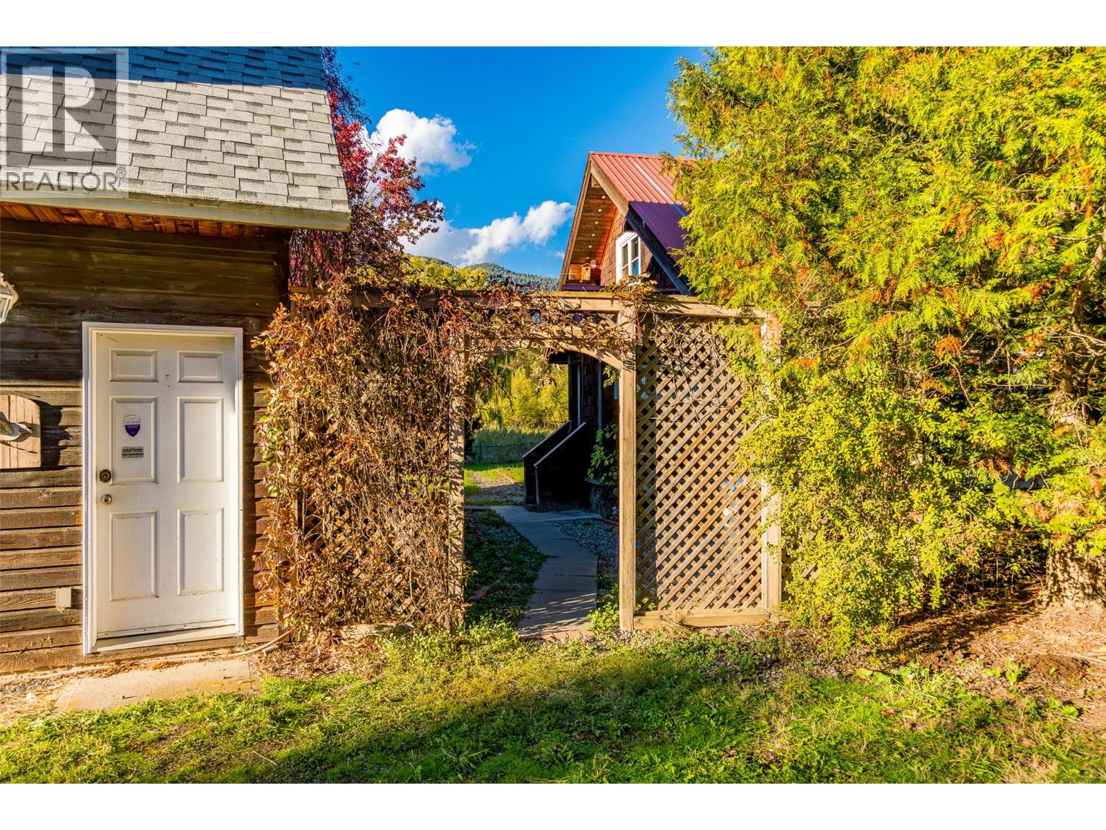 7001 Learmouth Road Property Photo 46