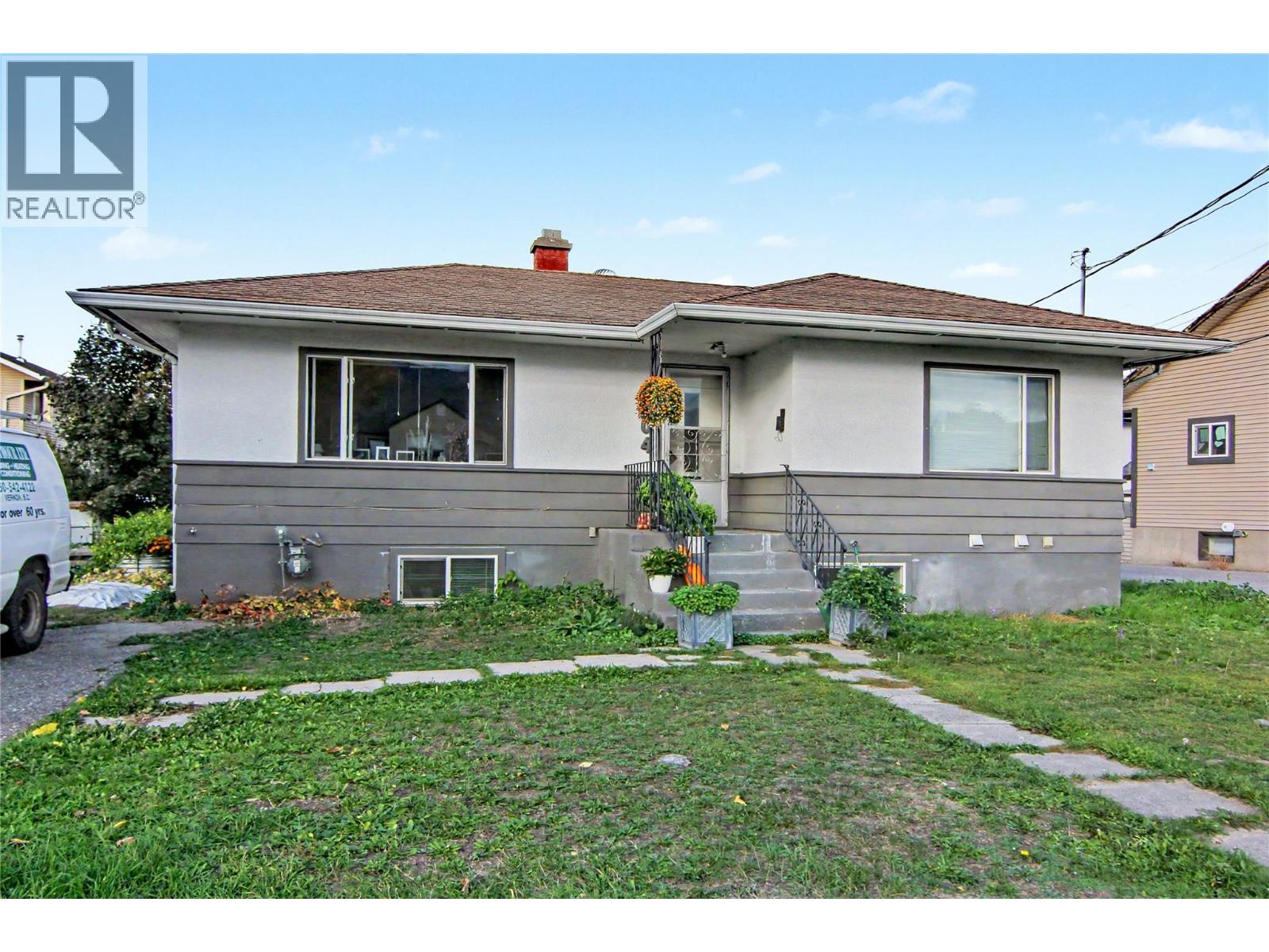 4404 25 Street Property Photo 1