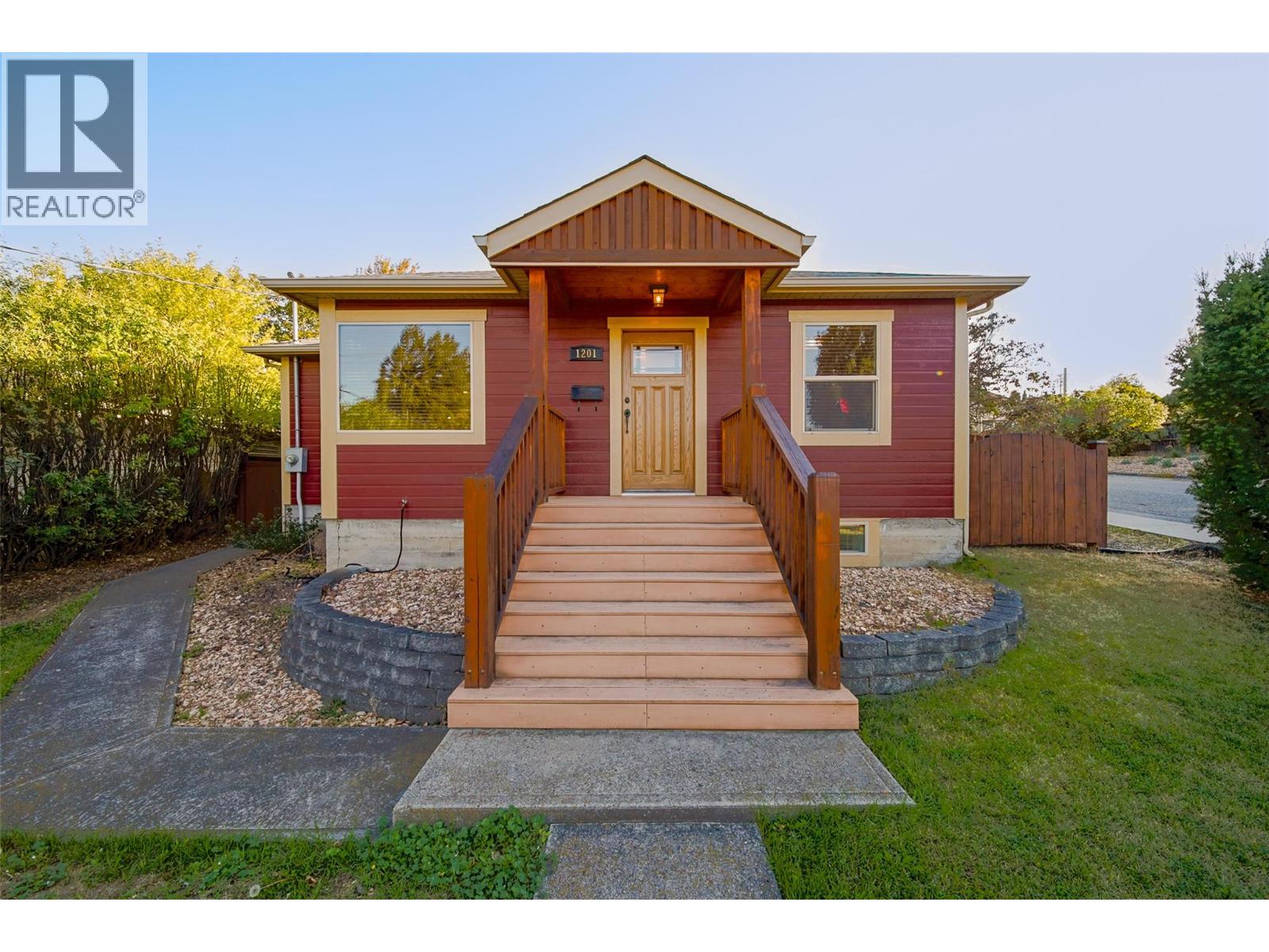 1201 PLEASANT Street