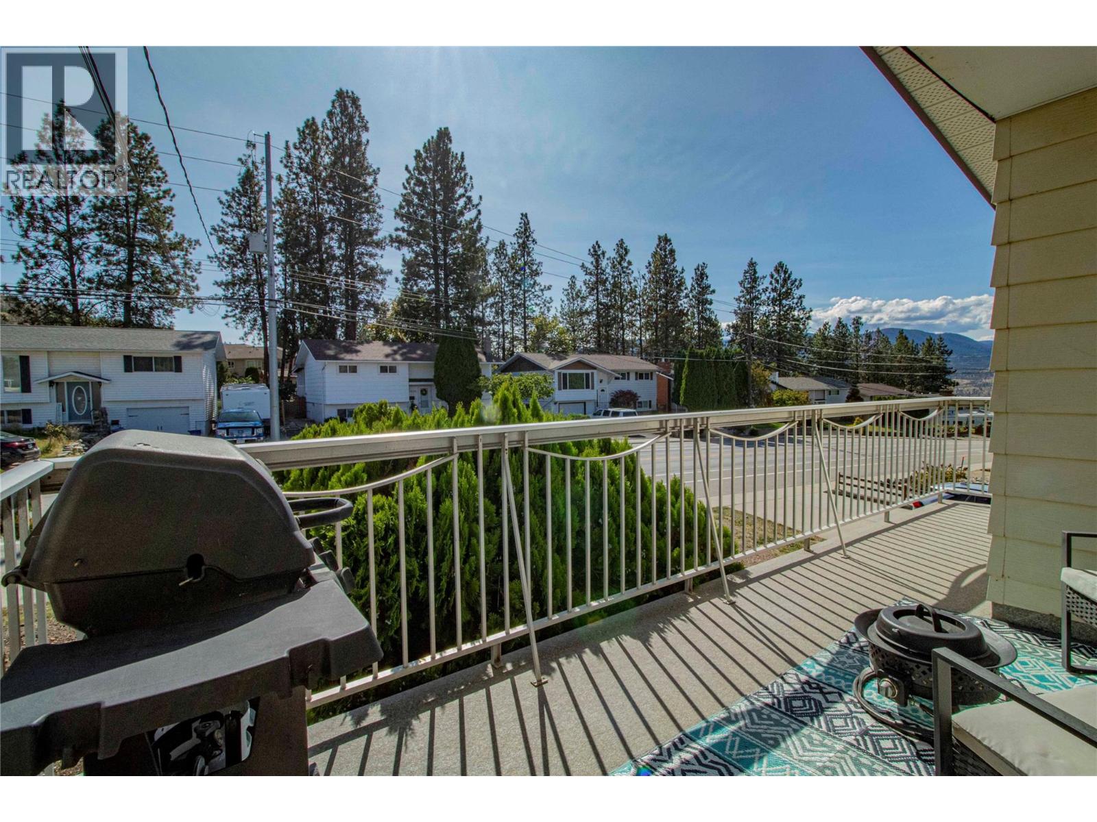 1605 Carmi Avenue Property Photo 3
