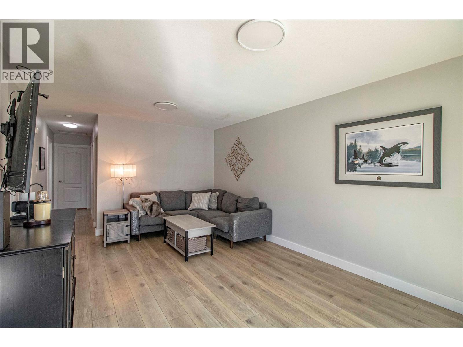 1605 Carmi Avenue Property Photo 7