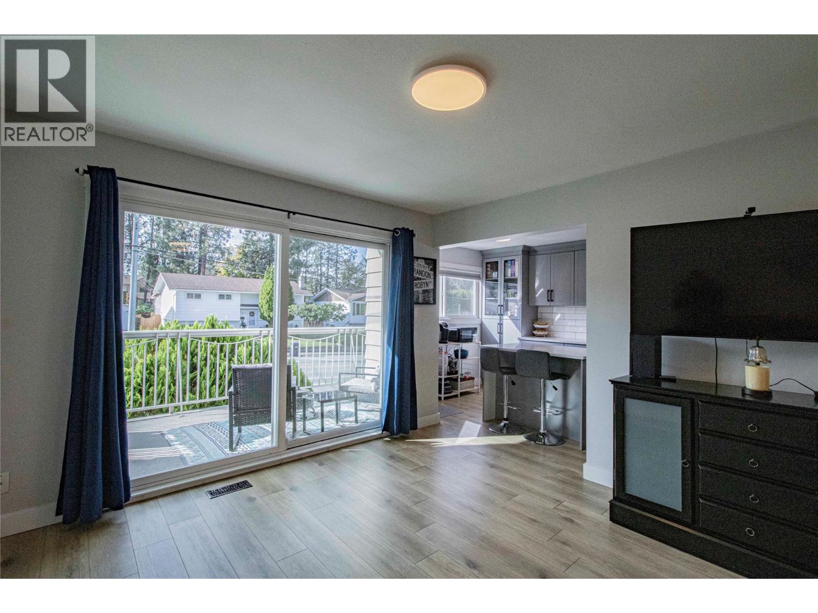 1605 Carmi Avenue Property Photo 8