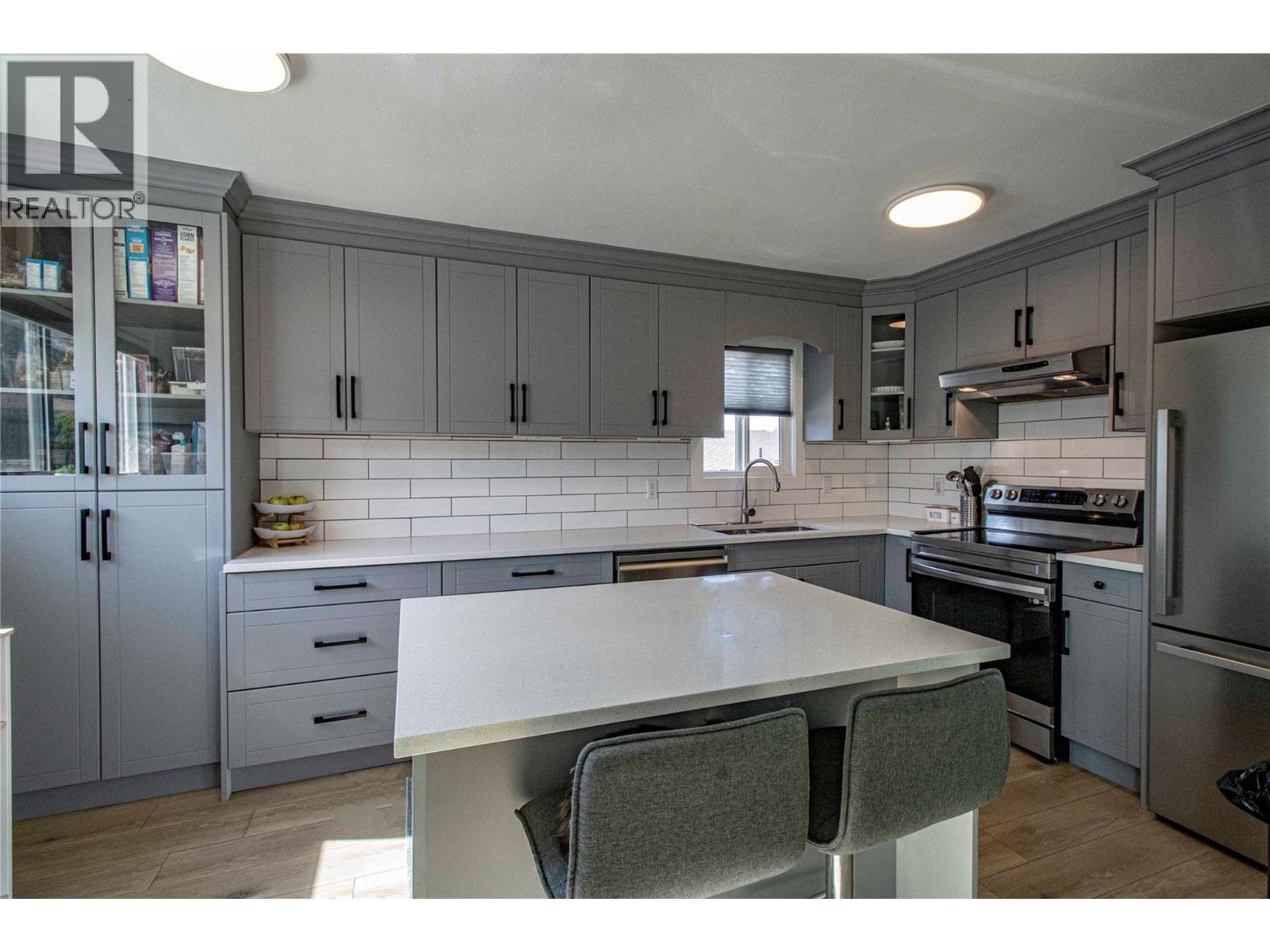 1605 Carmi Avenue Property Photo 10
