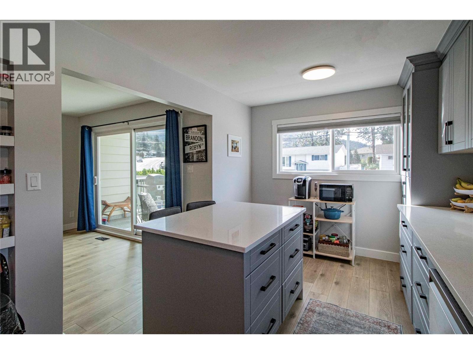 1605 Carmi Avenue Property Photo 11