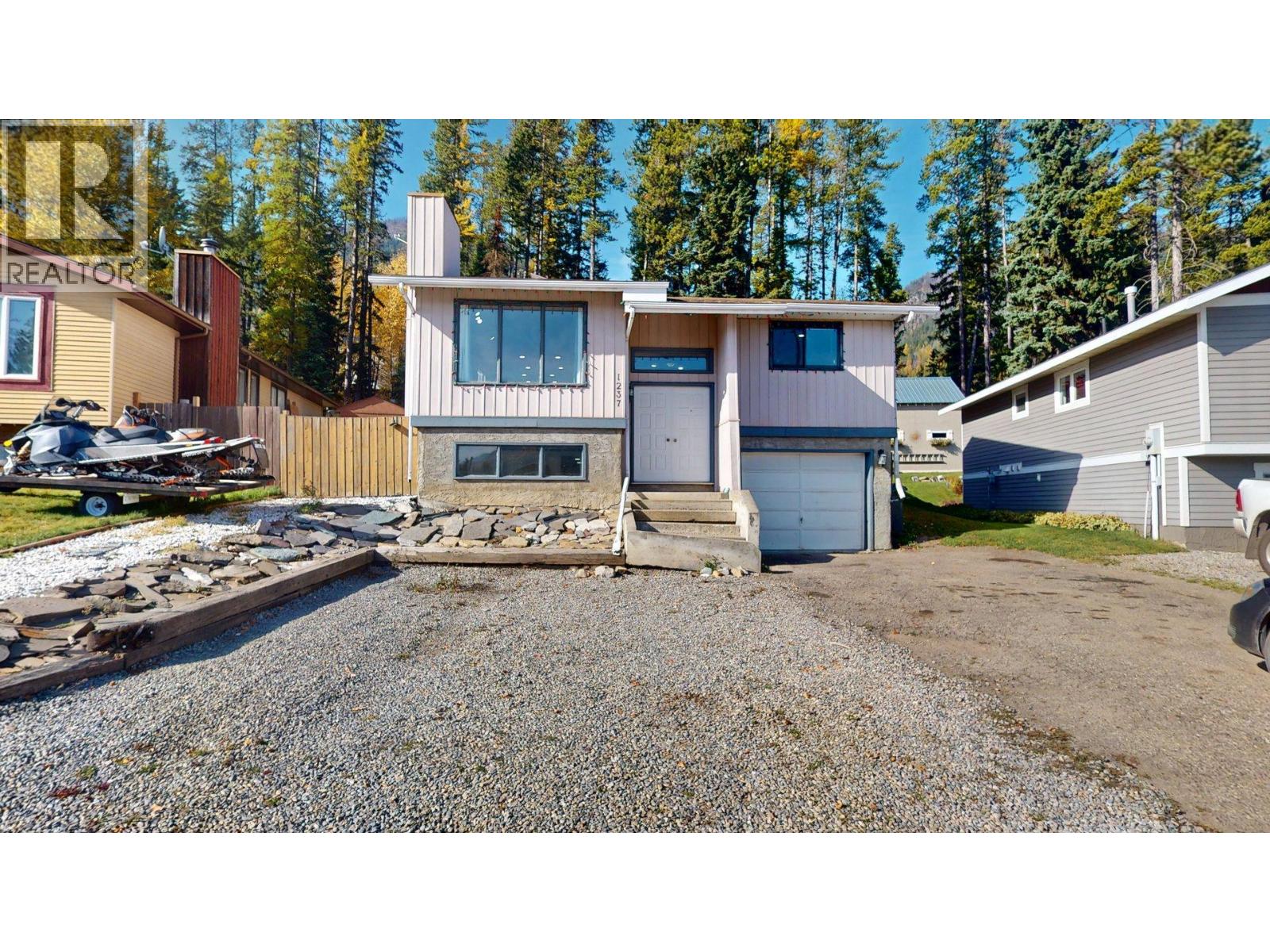 1237 Pinyon Road Property Photo 1