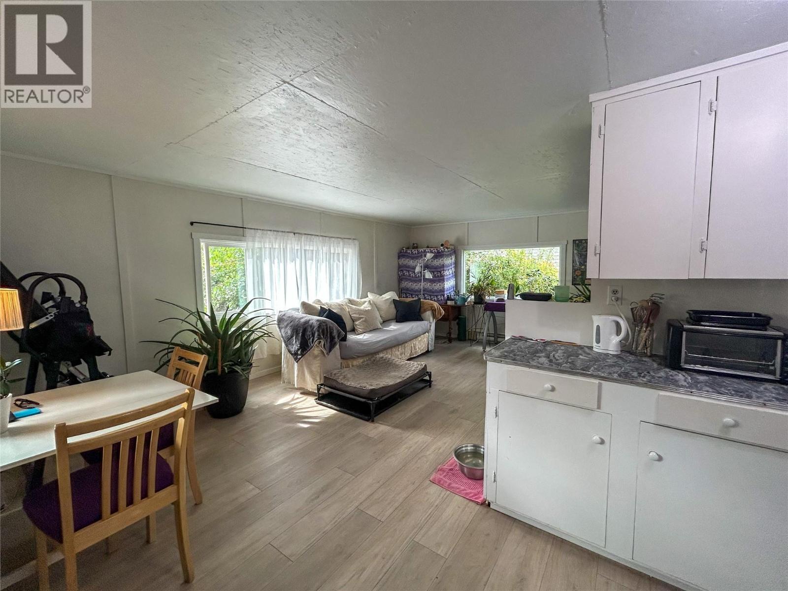 244 E Avenue Property Photo 10
