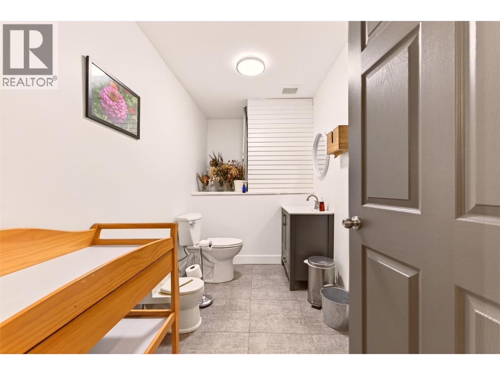636 Baker Street Property Photo 11