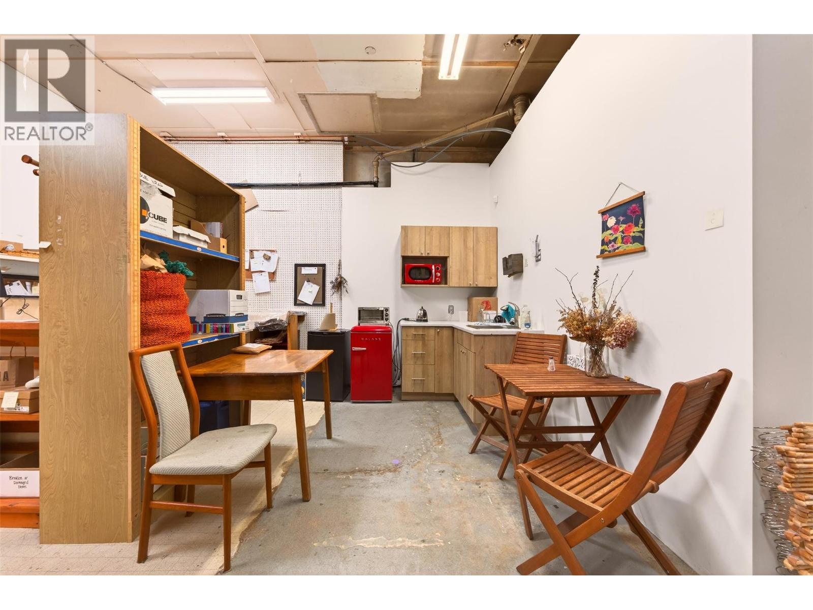 636 Baker Street Property Photo 14