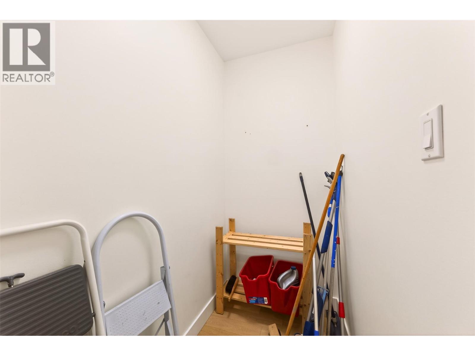 636 Baker Street Property Photo 15