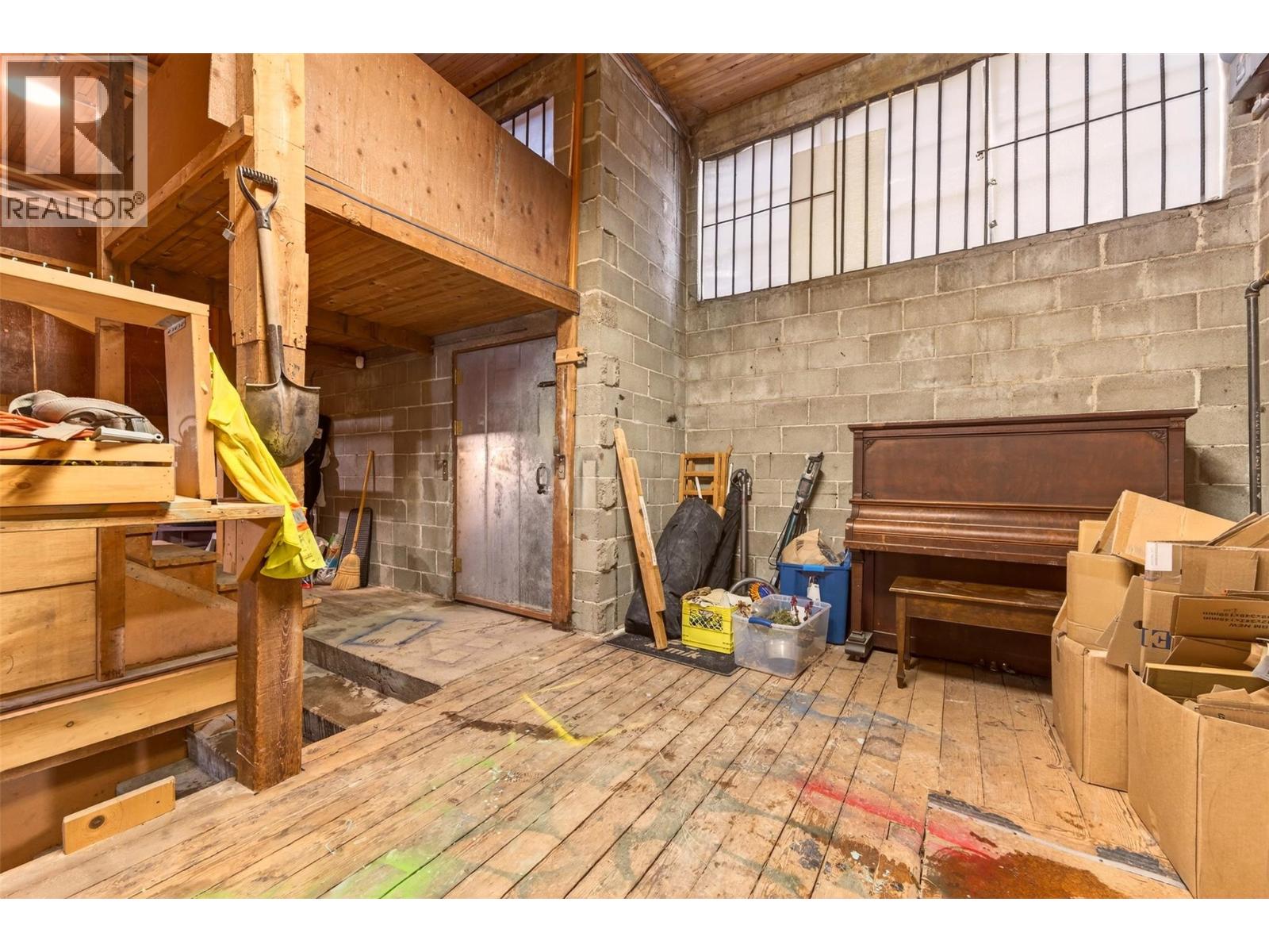 636 Baker Street Property Photo 28