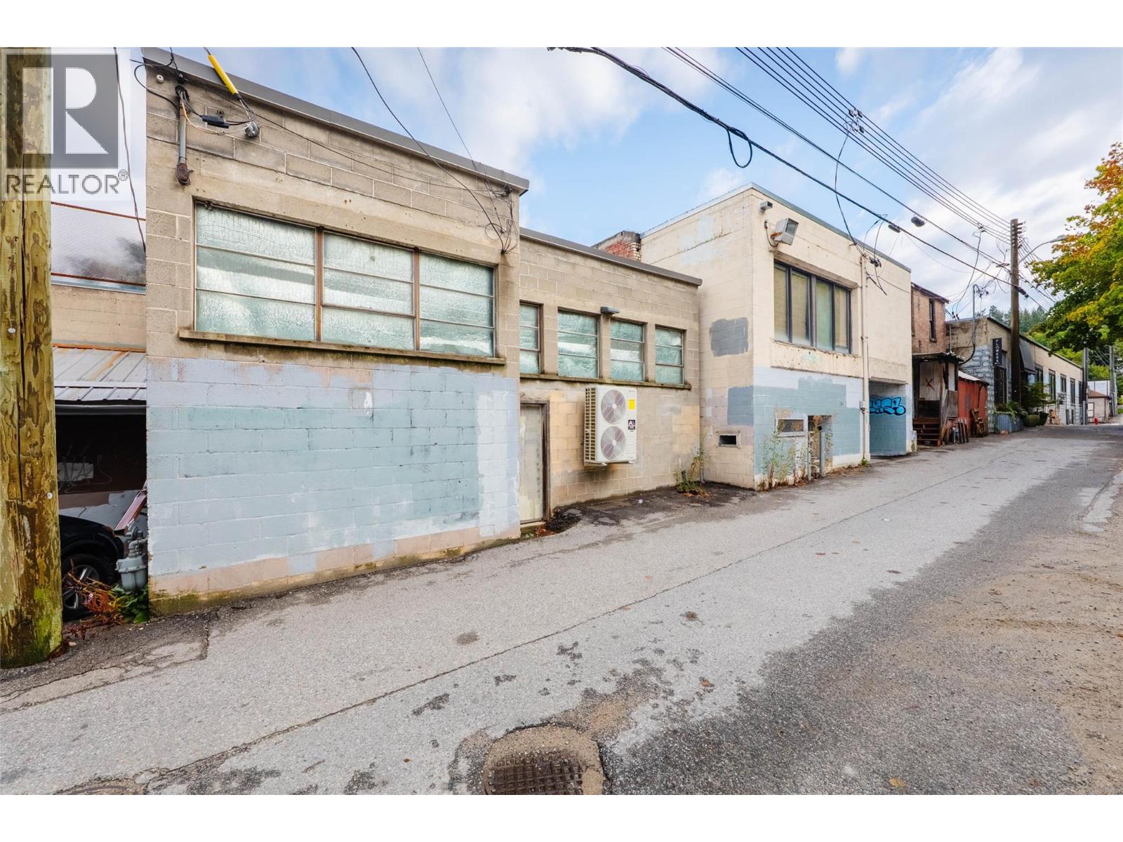 636 Baker Street Property Photo 40