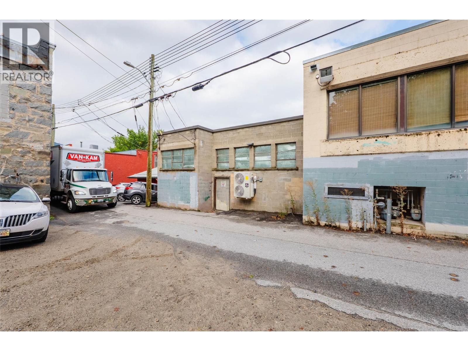 636 Baker Street Property Photo 41