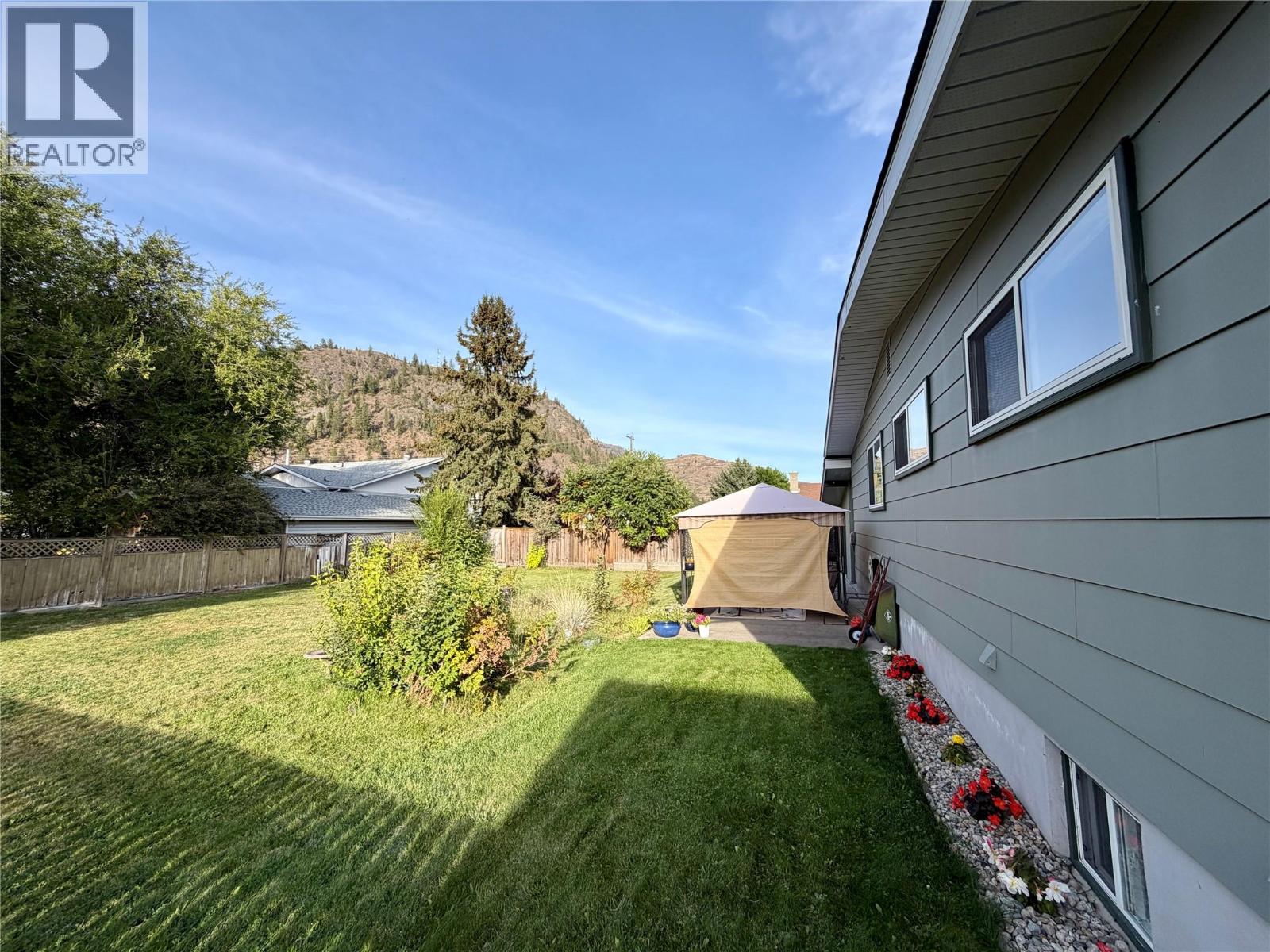 1623 Landsdowne Crescent Property Photo 6