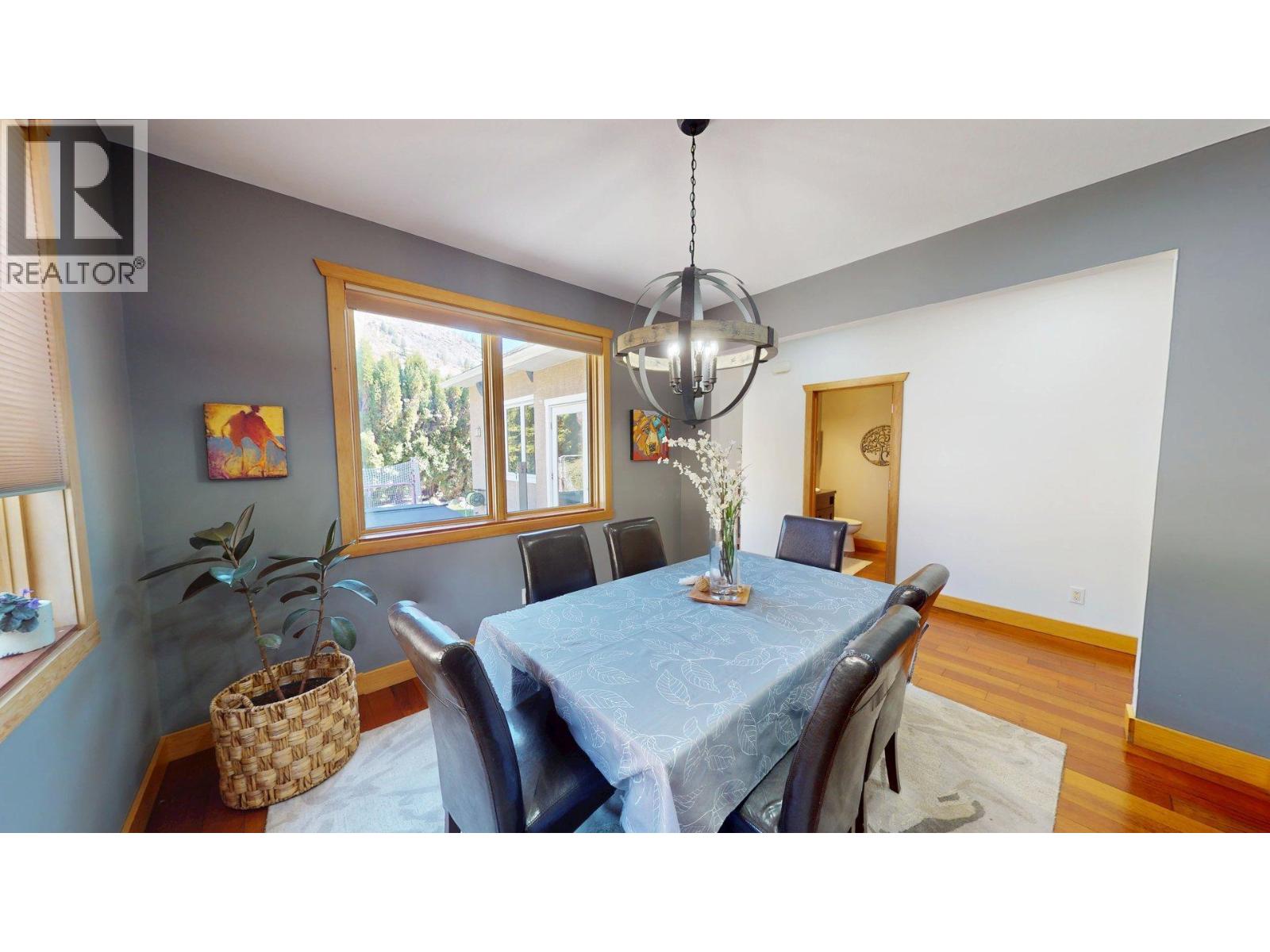 2455 Colin Crescent Property Photo 11