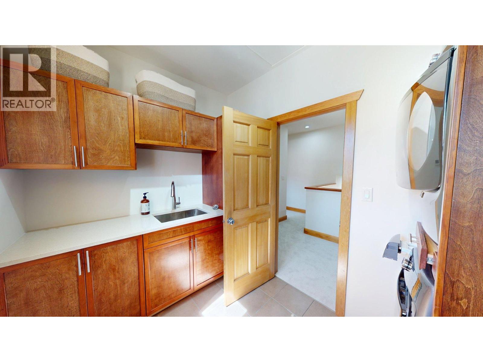 2455 Colin Crescent Property Photo 31