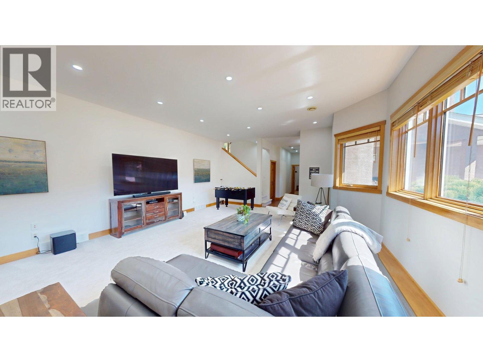 2455 Colin Crescent Property Photo 43