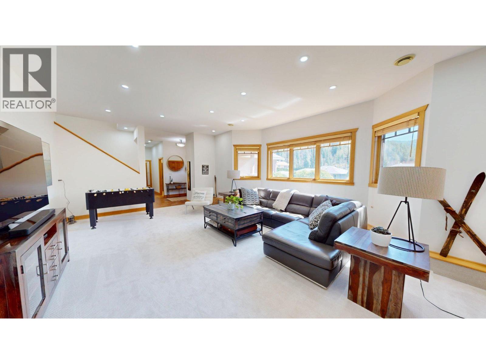 2455 Colin Crescent Property Photo 44