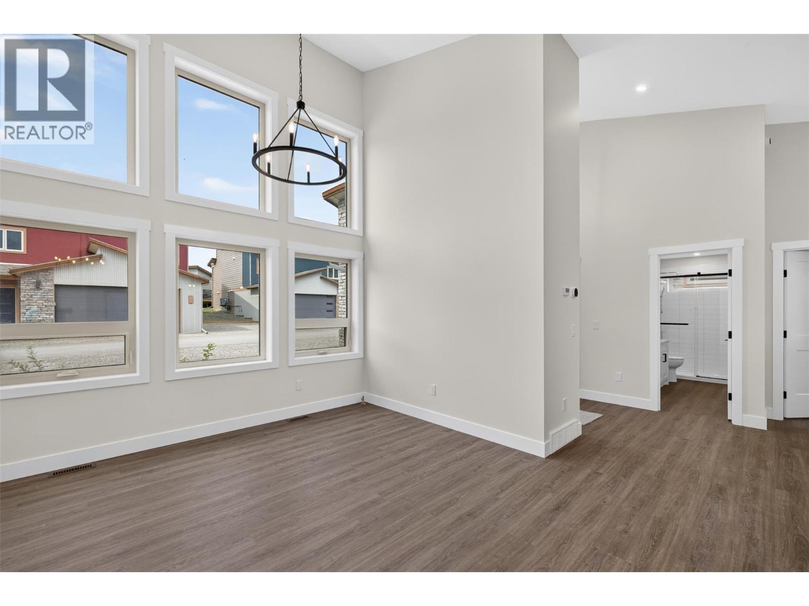 1208 Swansea Crescent Property Photo 9