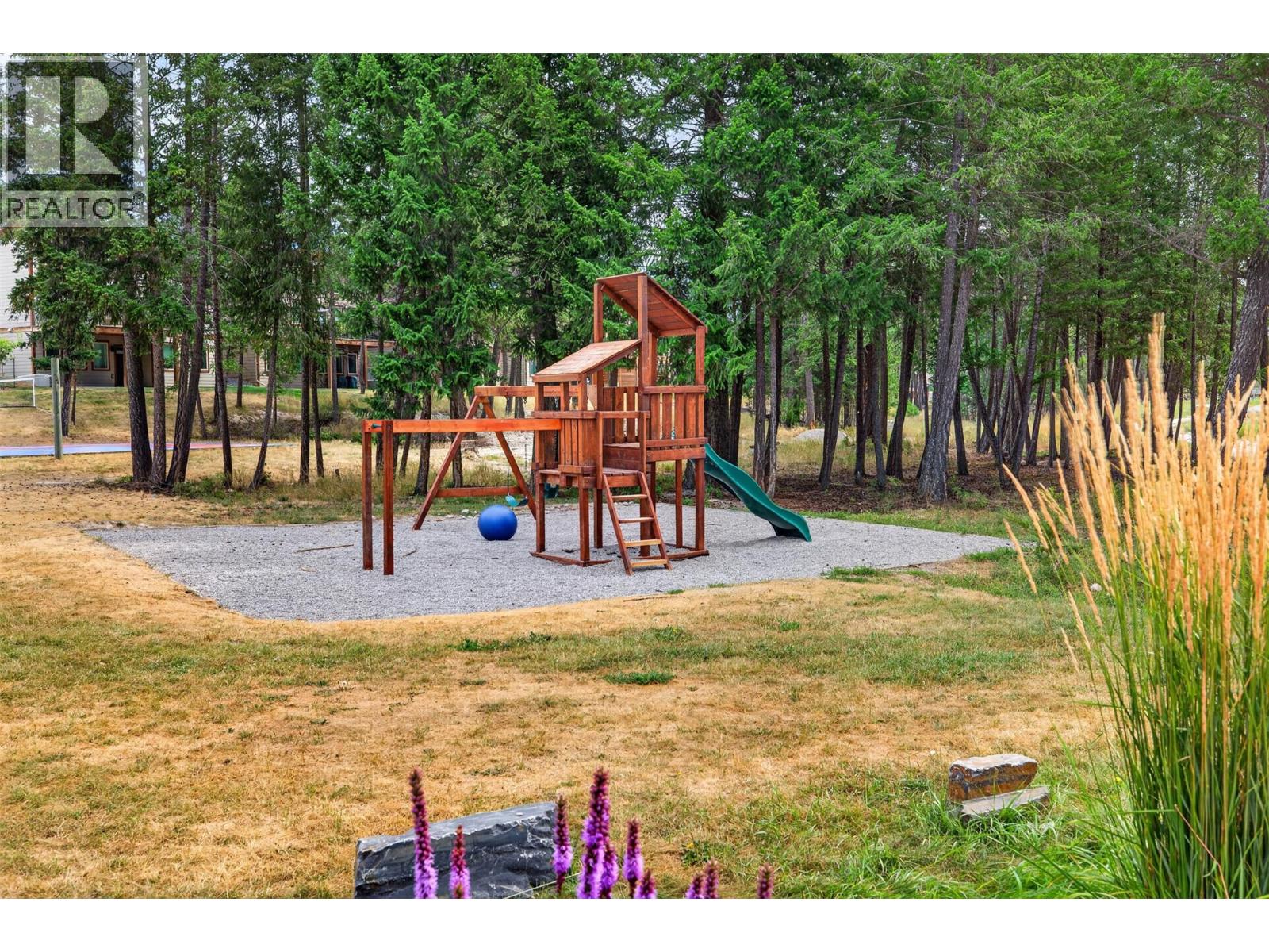 1208 Swansea Crescent Property Photo 17