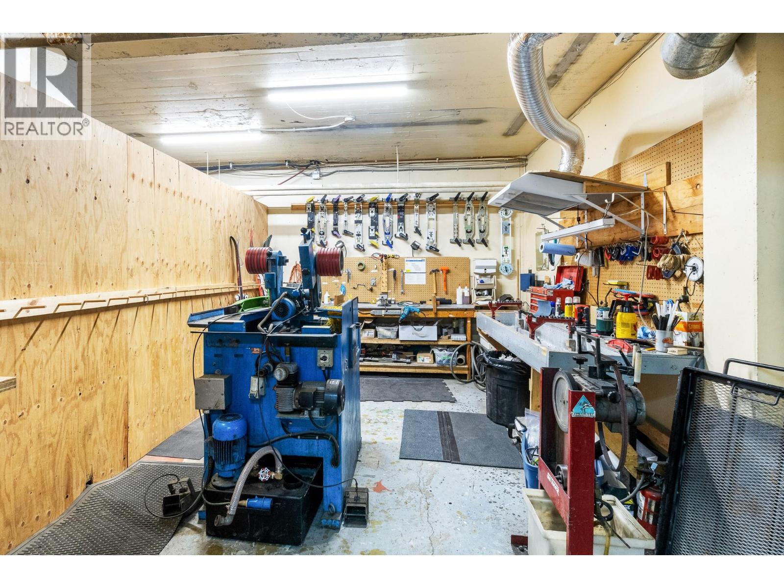 141 Shuswap Street Nw Property Photo 24