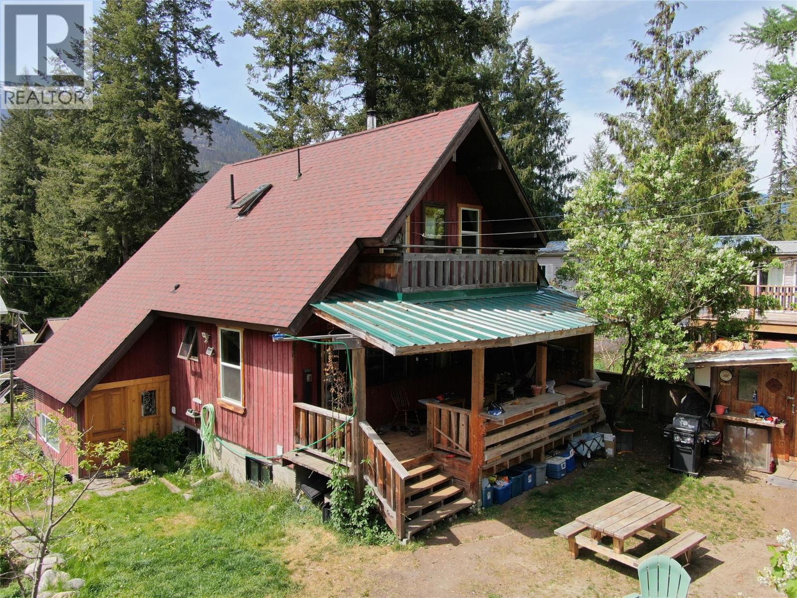 1013 Slocan Street Property Photo 1