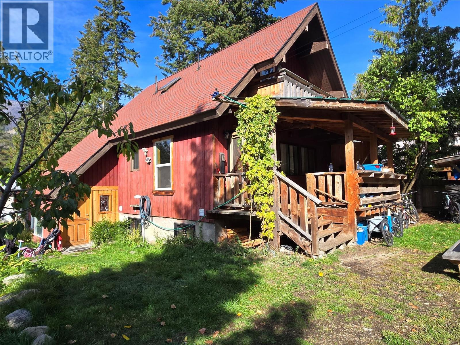 1013 Slocan Street Property Photo 1