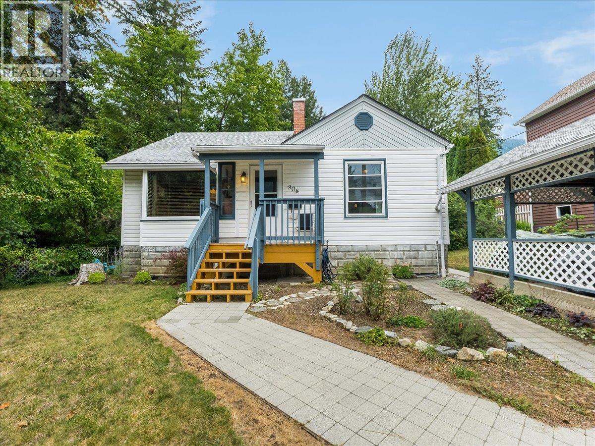 908 Fifth Street Property Photo 1